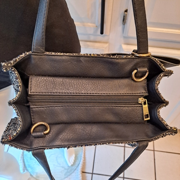 Chic Black Tweed Shoulder Bag with Bow Accent - Picture 6 of 8